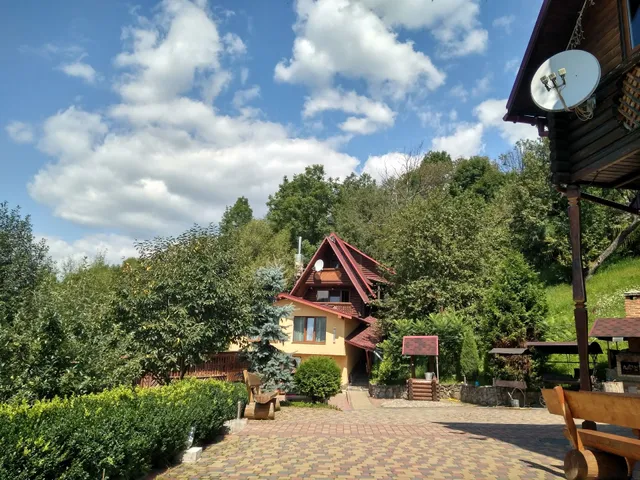 Hostynnyy Dvir "Alʹpina"