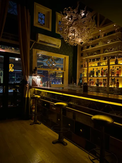 Alexandra Cocktail Bar