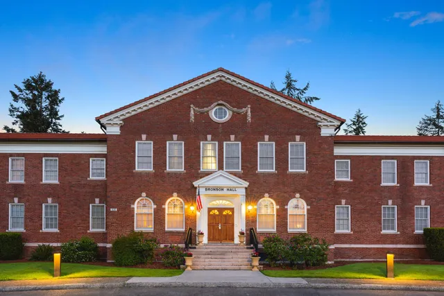 IHG Army Hotels Bronson Hall - Historia