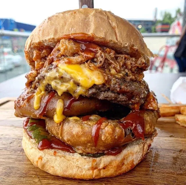 THE BURGER LABORATORY CUMBRES