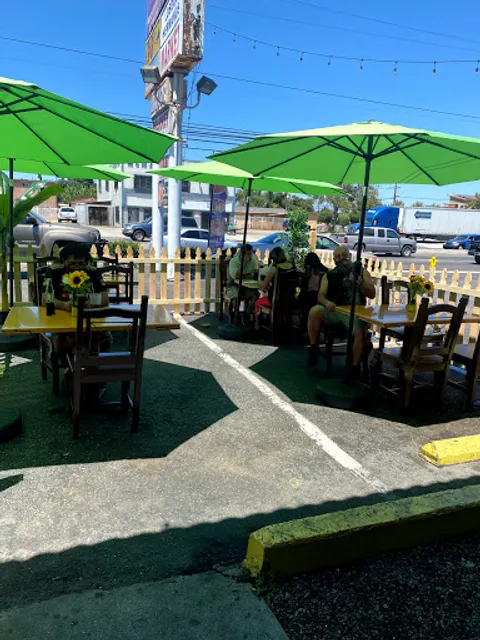 Restaurante Y Pupuseria La Ceiba