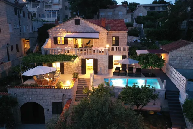 Beach House Sumartin