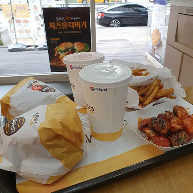 맘스터치 중동미리내점