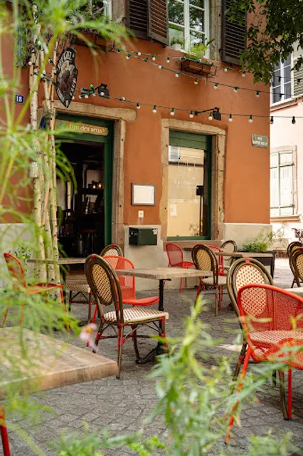 L’Un des Sens | Assiettes gourmandes et canons à partager au bar à vin intimiste du vieux Colmar