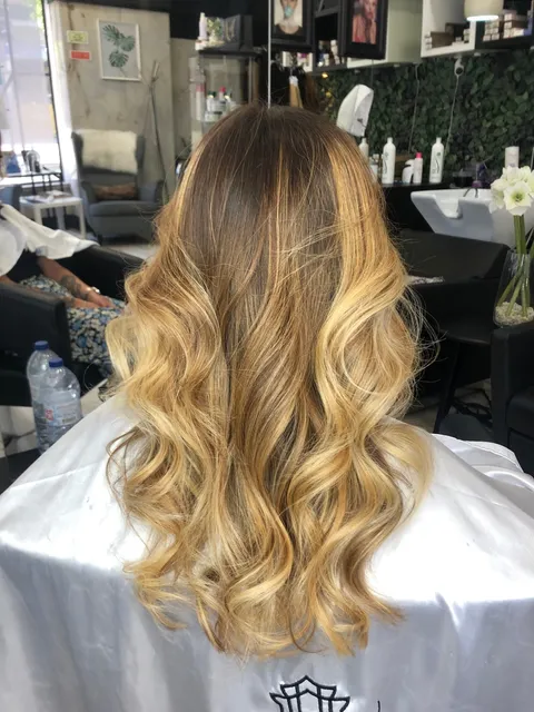 Coiffure et Esthétique Brésilien - Líder Extensions Capillaires / Lissage Brésilien / Balayage