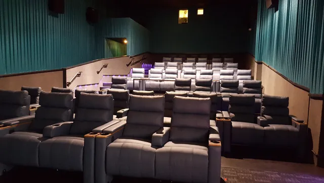 R/C Carlisle Commons Movies 8