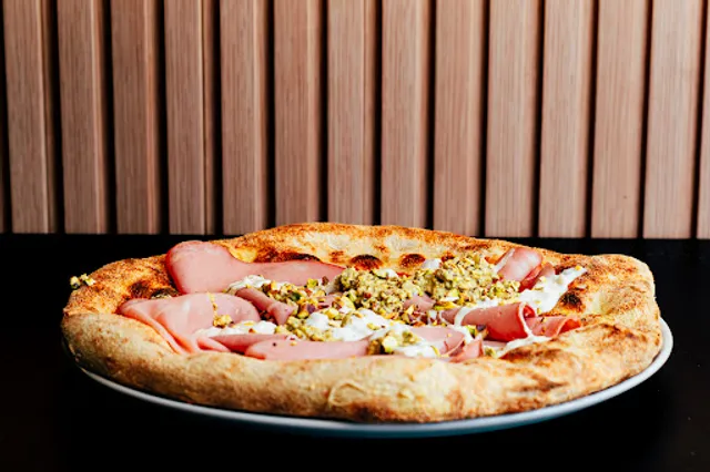 Crudo Pizza & Panuozzo