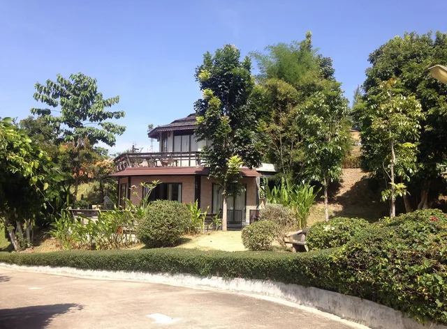 Dern Din Du Dao Resort