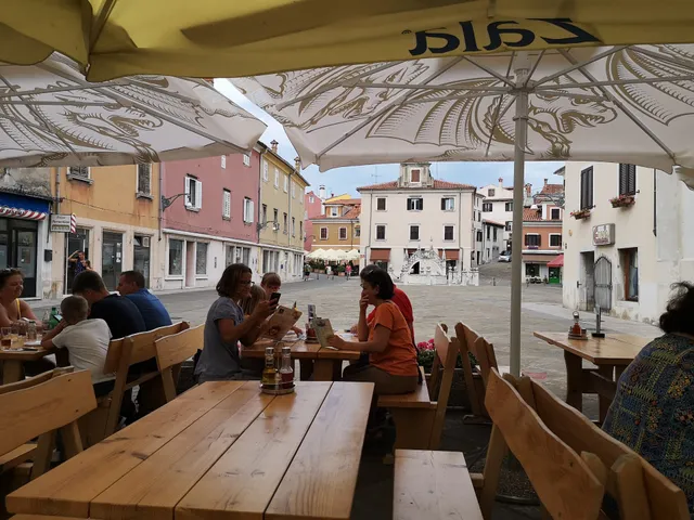 Ribja Kantina Pri Vodnjaku