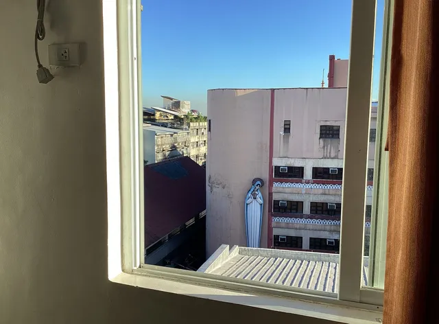 RedDoorz @ Jardin LRT Tayuman Manila