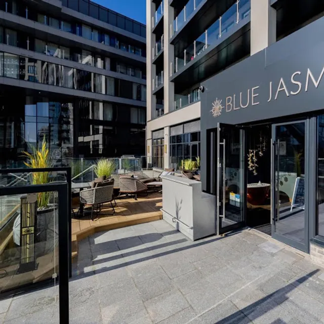 Blue Jasmine Wine & Tapasía