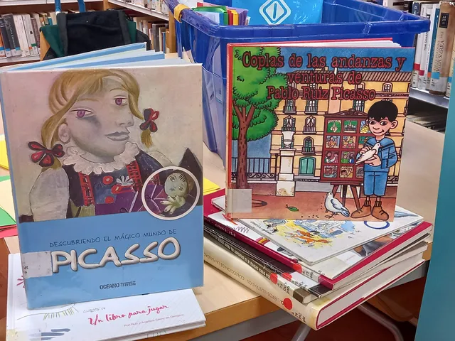 Library "Cristóbal Cuevas" (Bailén-Miraflores)