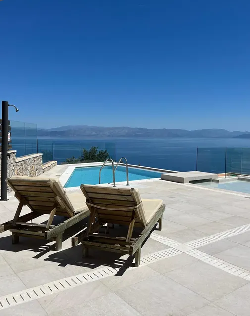 Sea & Cliff luxury suite