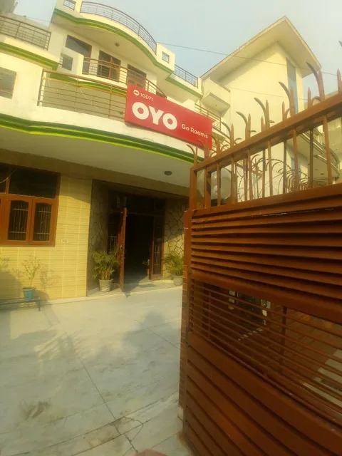 OYO 10071 Go Rooms Sector 45