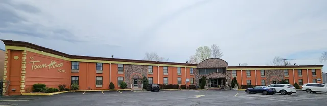 Town House Inn & Suites