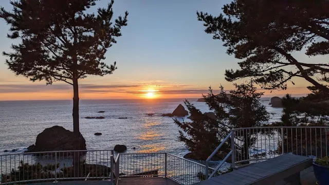 Oregon Coast Retreats at Coastal Cliffs