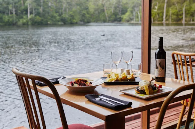 The Lakeside Restaurant & Bar