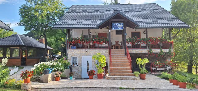 Guest House Family Varda