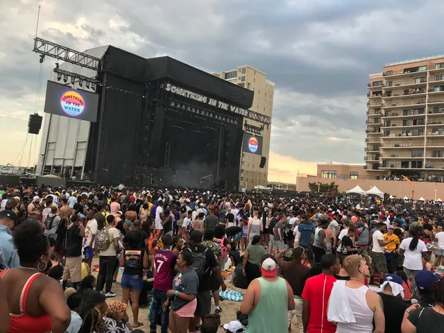 5th Street Beach Stage