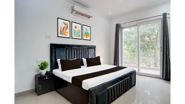 Super Townhouse Sector 53 Golf Course Road