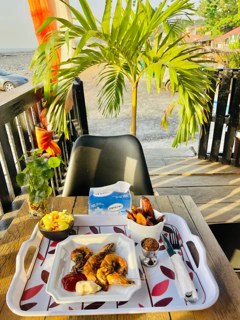 Restaurant Le Bistro (plage rogbanè Taouyah)