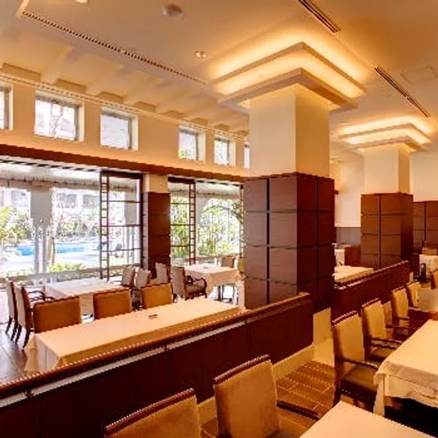 メインダイニング「泉河」