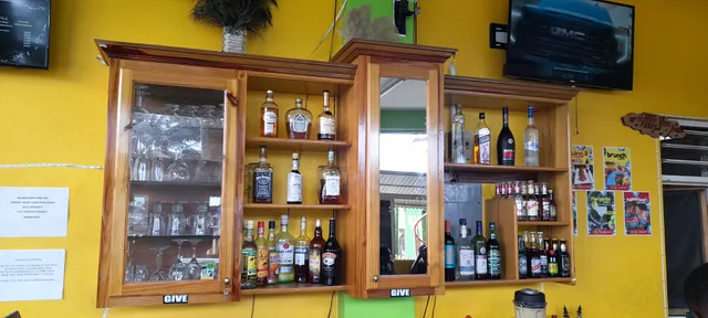 Ballaz Restaurant & Bar