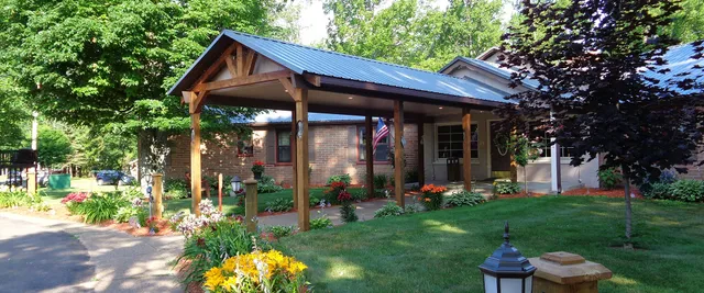 Scott's Superior Inn & Cabins