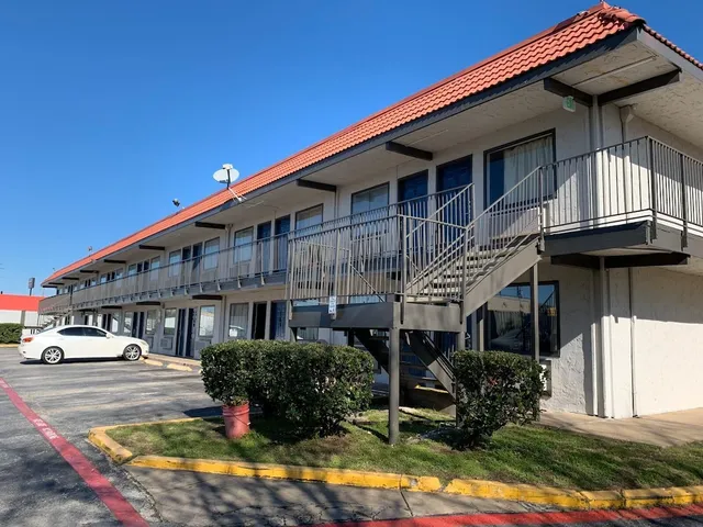 Super 7 Inn Dallas West Arlington