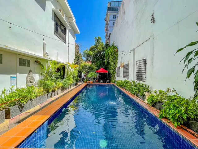 The Birdcage Boutique