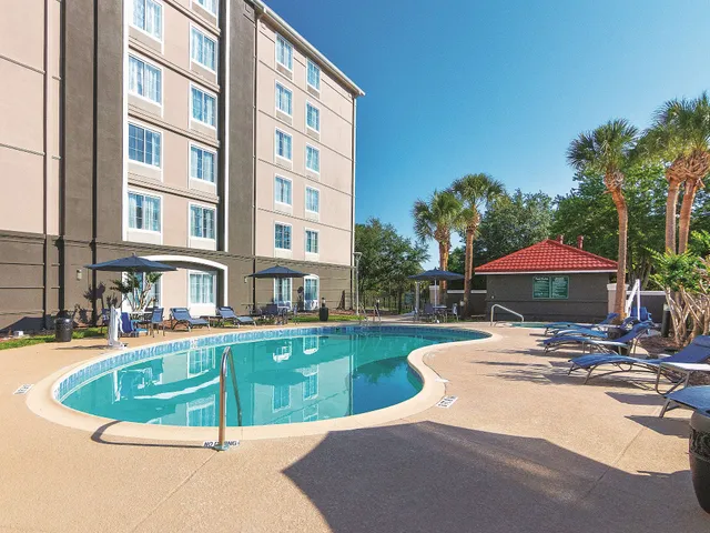 La Quinta Inn & Suites by Wyndham Orlando UCF