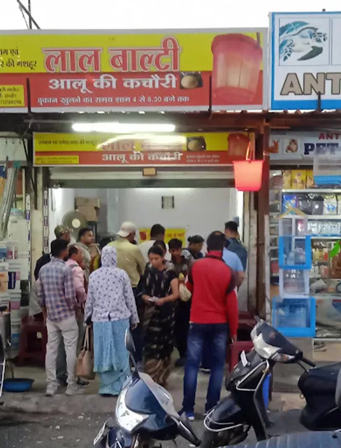Lal balti aalu ki kachori