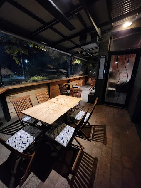 Mad Raven Hot Stone Pizza