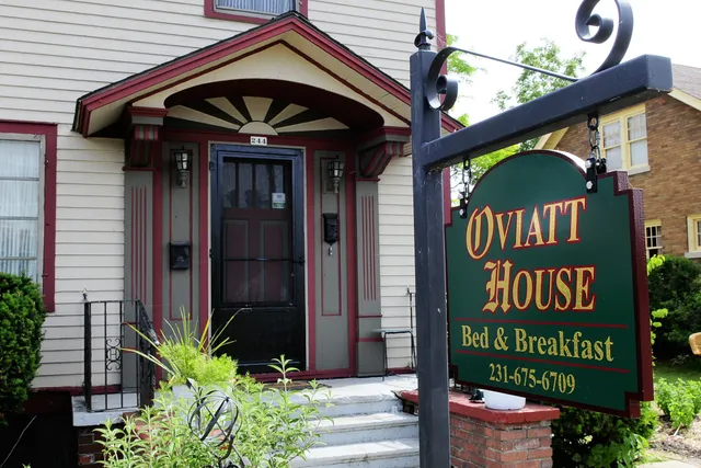Oviatt House Bed and Breakfast