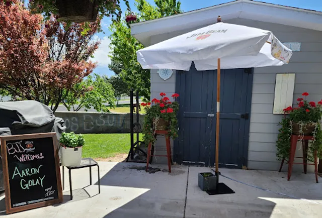 BJ'S 19th Hole Sports Tavern