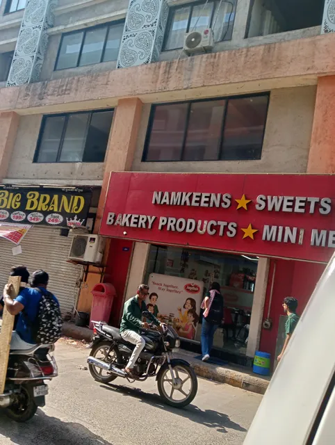 Jagdish Farshan - Makarpura bus depot