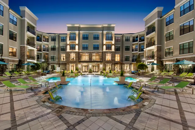 2370 Main At Sugarloaf