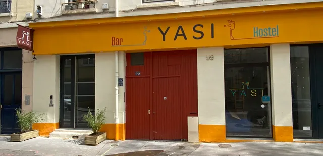 Yasi Hostel