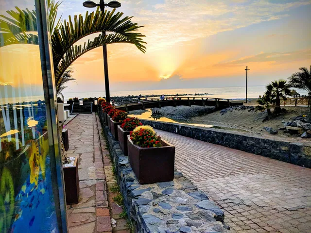 Royal Garden Restaurant & Sport Bar