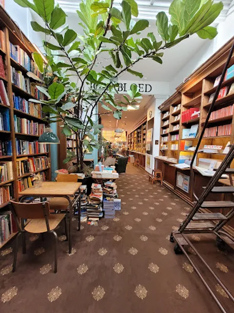 The Bookstor Café