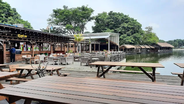 Restoran Kampung Laut