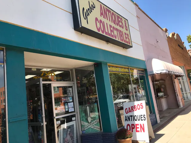 Garbo's: Retro, Vintage & Antique