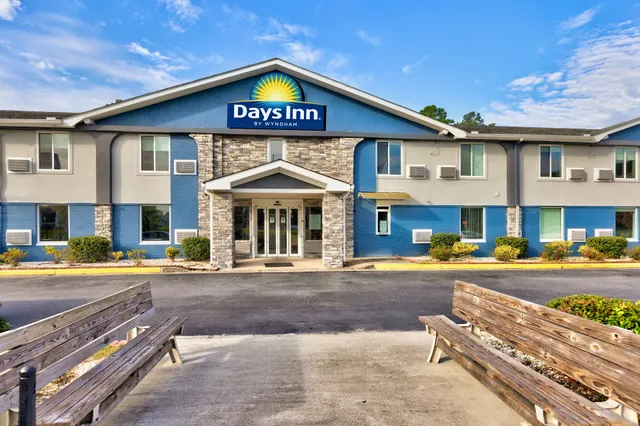 Days Inn by Wyndham Savannah Gateway I-95