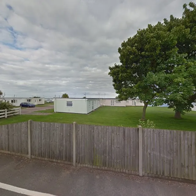 100 Seaview (Salty Dogs Chalet)