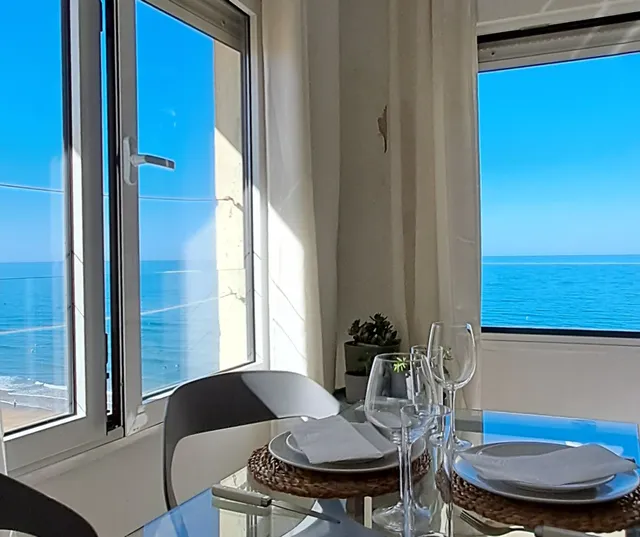 Romántico apartamento paseo marítimo de Cádiz. Telf 644 651 257
