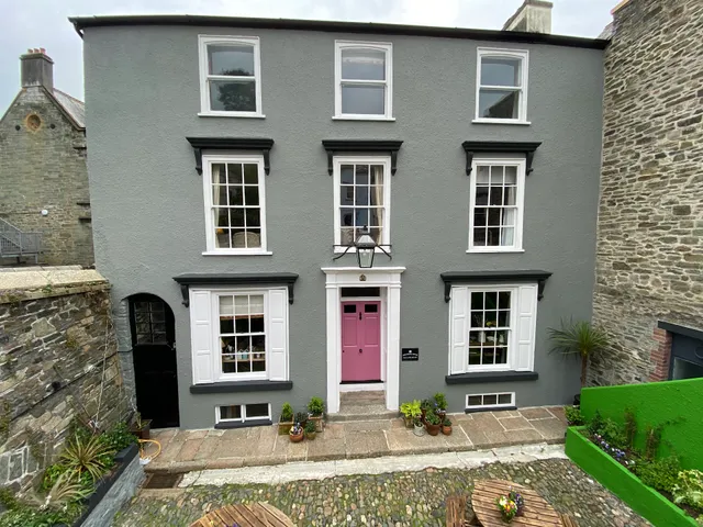 One Drake Road and Apartments