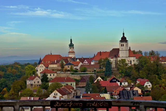 Juránkova vyhlídka a zřícenina hradu Výrov