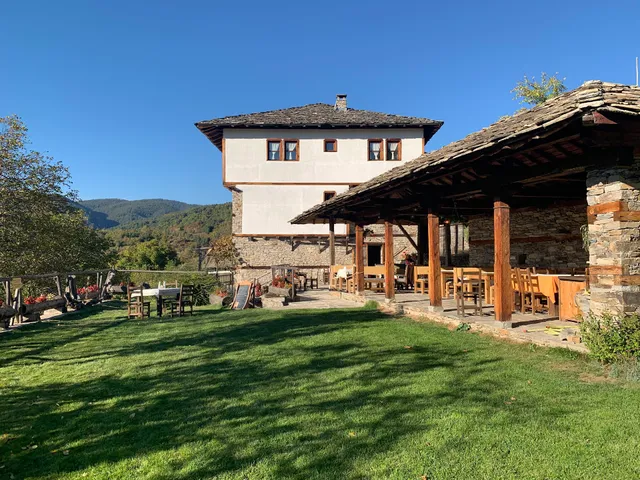 Hotel White House, White house Hotel