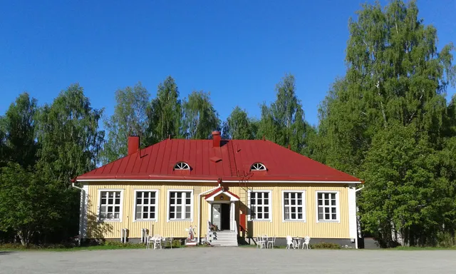 Koveron Kirppis & Majatalo