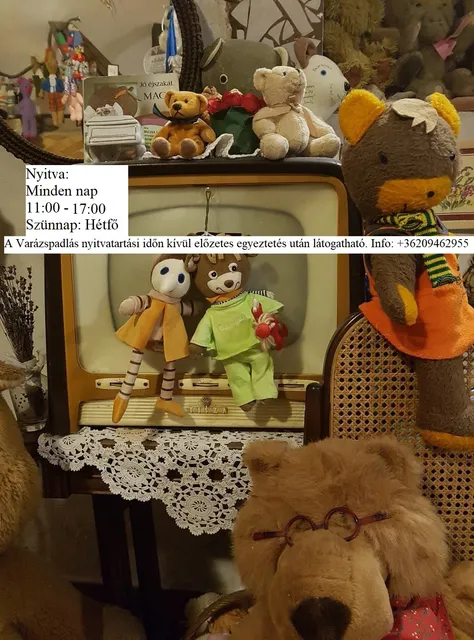 Varázspadlás, Mackómúzeum: mackók, bohócok, maszkok